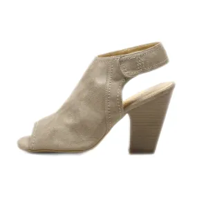 5Th Avenue Mid-Heel Shoes Suede Grey Colour For Women