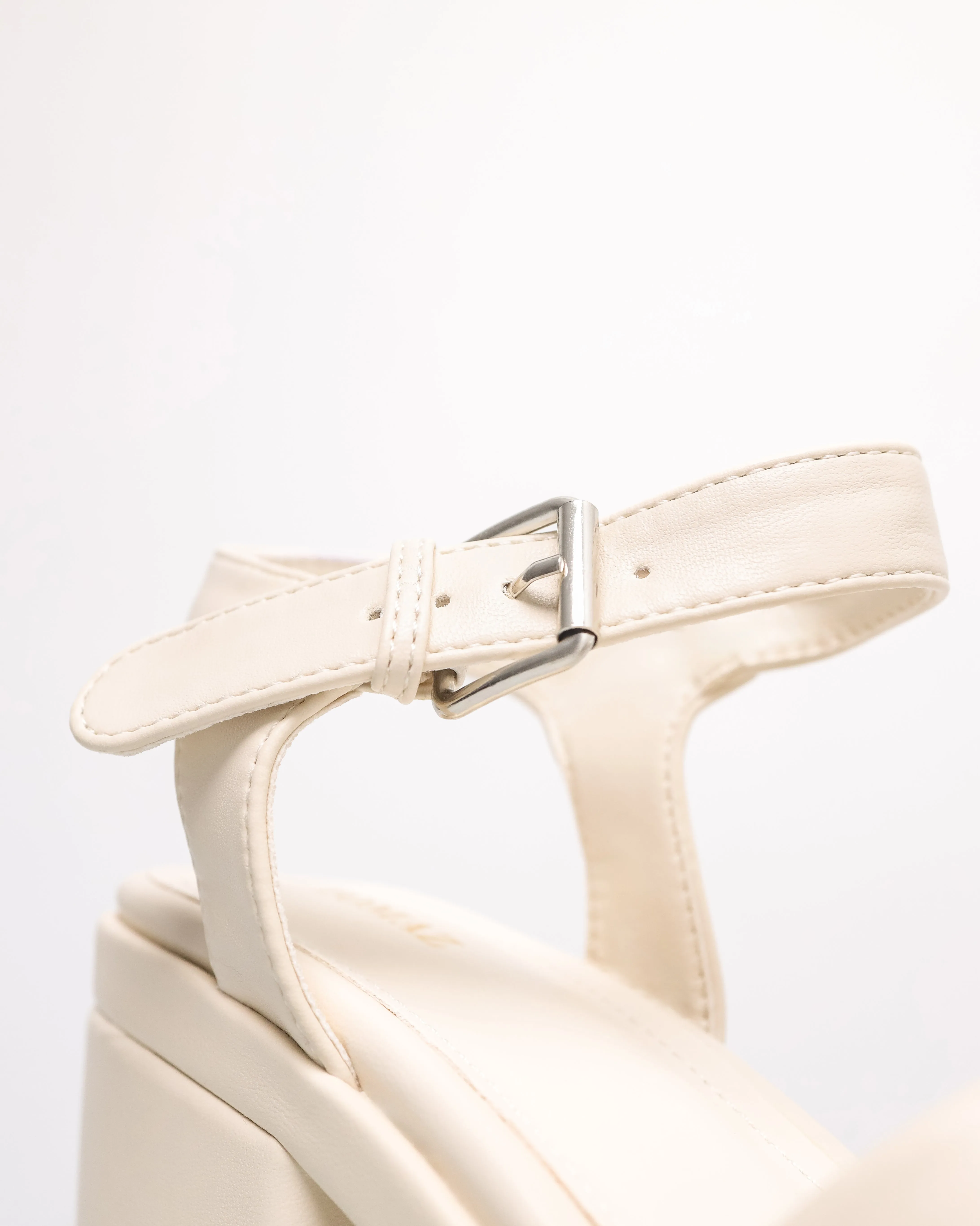 Tomaz FL074 Ladies Slingback Block Heels